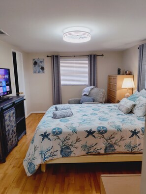 2 bedrooms, desk, iron/ironing board, free WiFi - Comfortable Stay: Fully Stocked Home & Coffee Bar — All Essentials Provided (Port Richey)