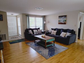 Smart TV, computer monitors