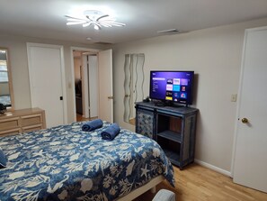2 bedrooms, desk, iron/ironing board, free WiFi