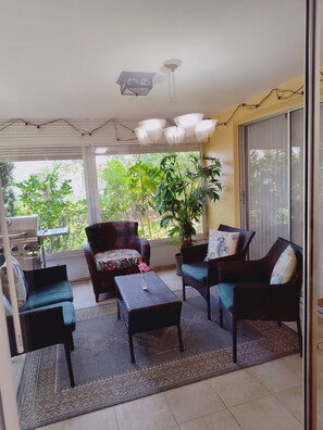 Interior - Comfortable Stay: Fully Stocked Home & Coffee Bar — All Essentials Provided (Port Richey)