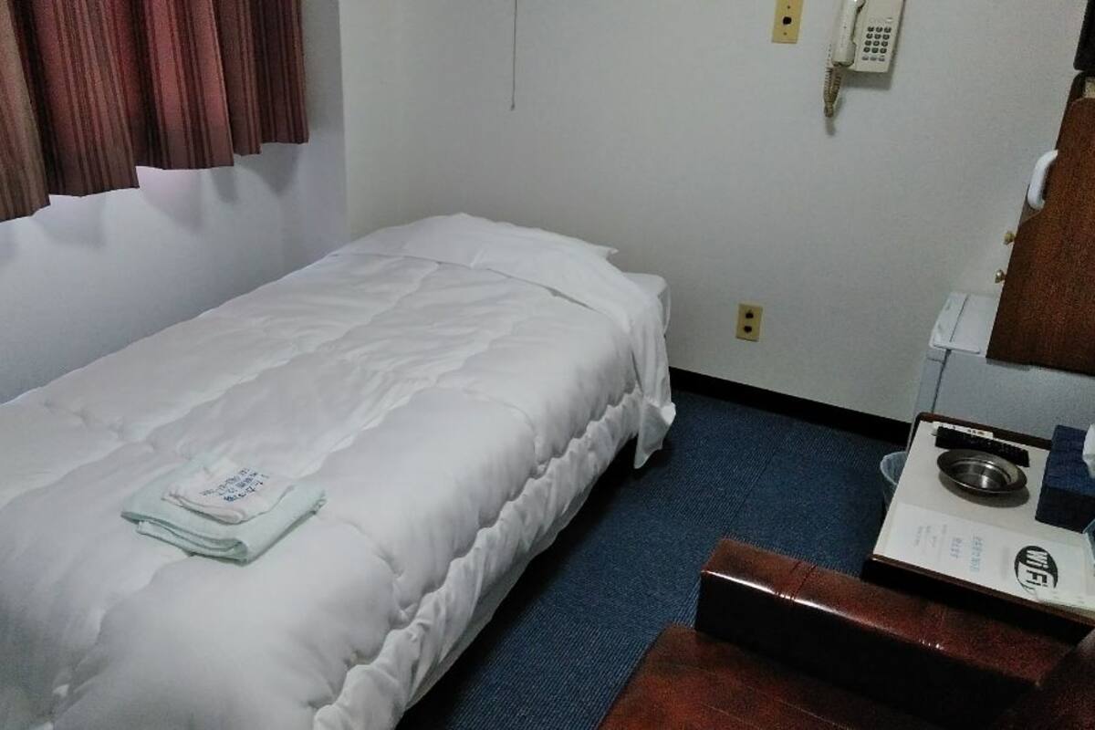 Single Room, Smoking | WiFi (free)