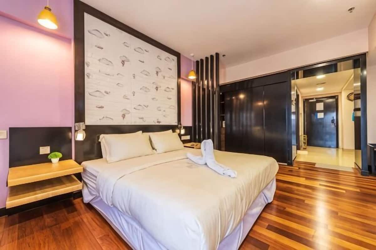 Iron/ironing board, free WiFi, bed sheets