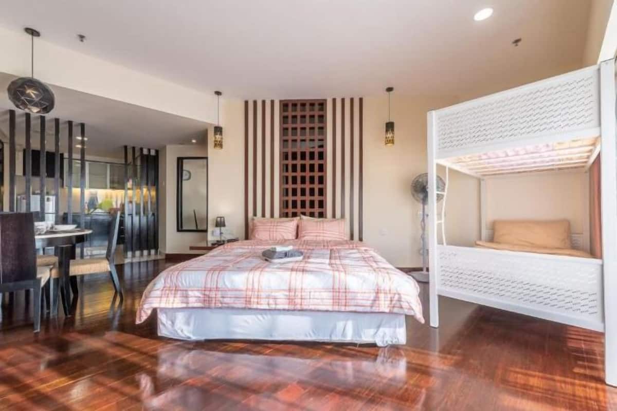 Iron/ironing board, free WiFi, bed sheets