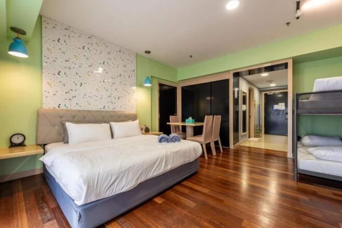 Iron/ironing board, free WiFi, bed sheets