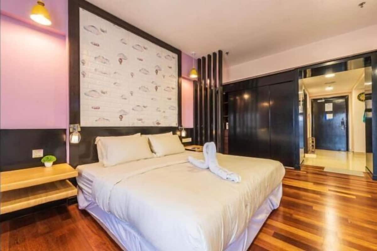 Iron/ironing board, free WiFi, bed sheets