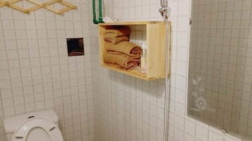 Shampoo, toilet paper