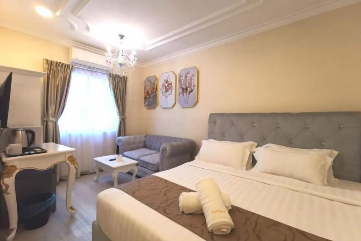 1 bedroom, in-room safe, desk, laptop workspace