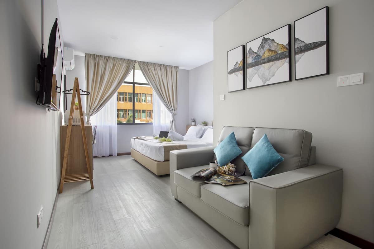 Minimalist King Suite | 1 bedroom, in-room safe, desk, laptop workspace