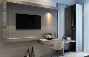 Deluxe Double Room | Television