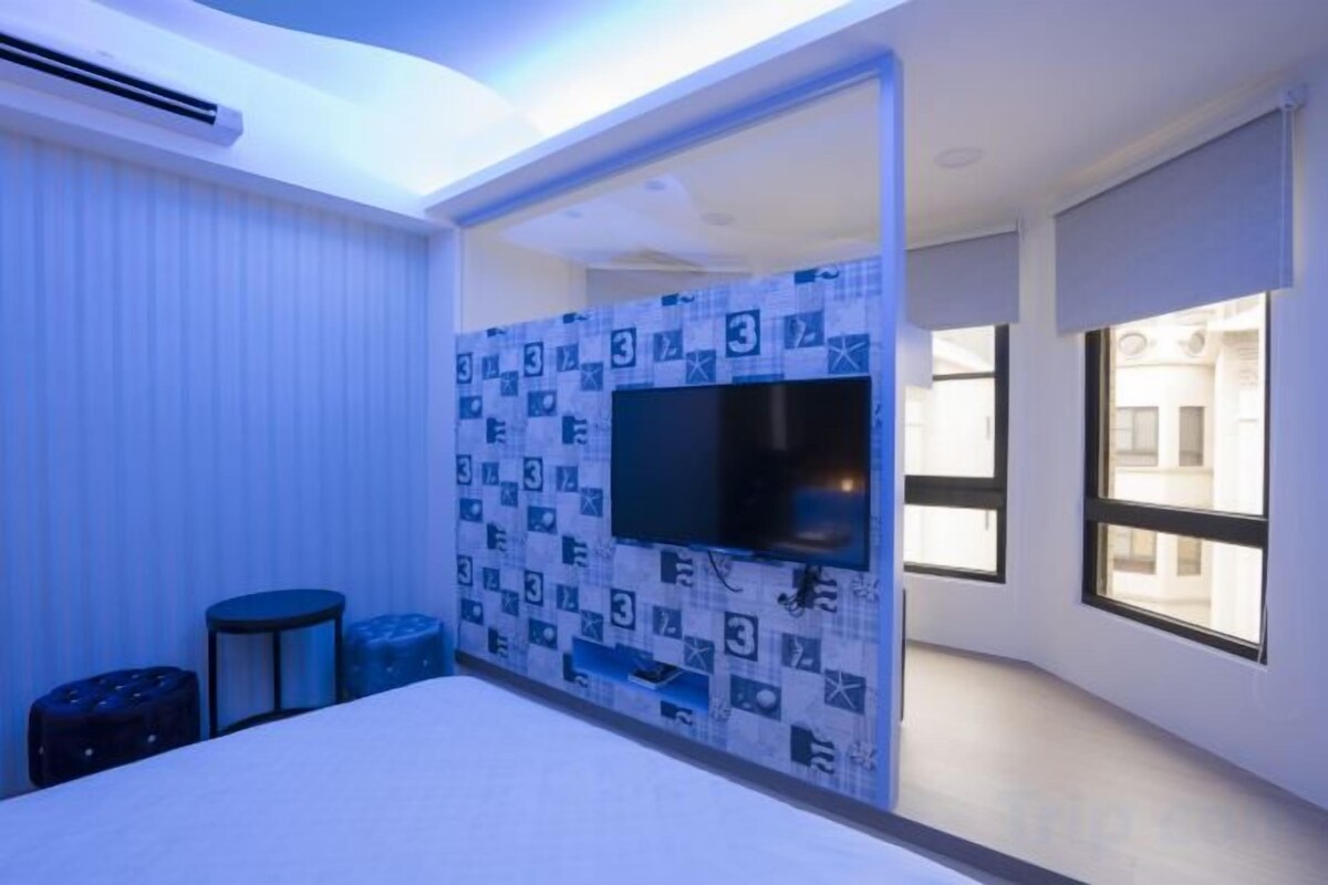 Colchones con efecto memoria, escritorio y cortinas blackout 