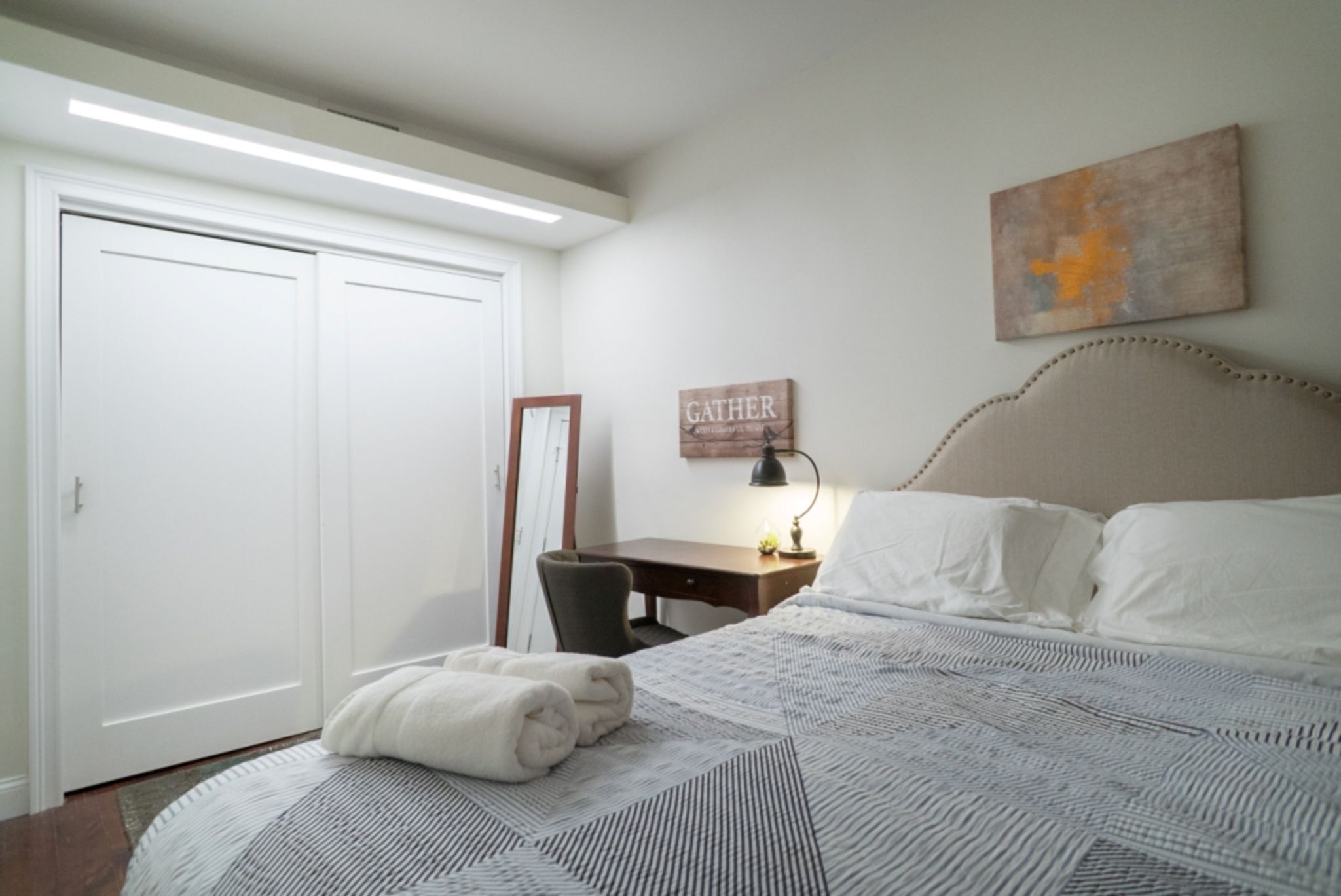 2 chambres, fer et planche à repasser, Wi-Fi, draps fournis