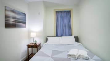 2 habitaciones, tabla de planchar con plancha, wifi y ropa de cama