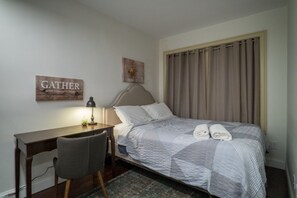 2 quartos, ferros/tábuas de passar roupa, Wi-Fi, roupa de cama