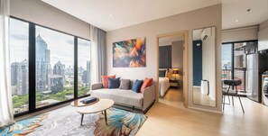 ห้องสวีท, 1 ห้องนอน (Sky) | บริเวณนั่งเล่น | ทีวีจอแอลซีดี 49 นิ้ว พร้อมช่องดิจิตอล, ทีวี