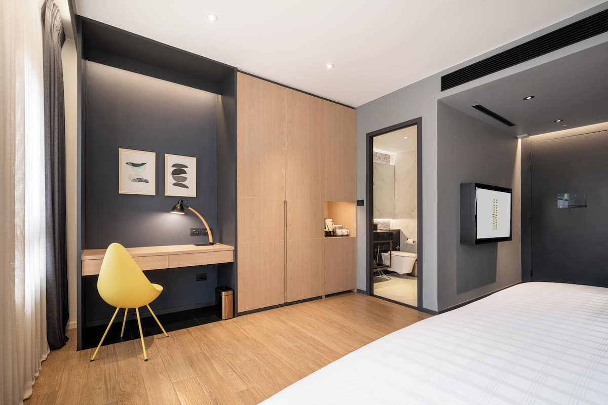 Premium Room, 1 King Bed (Super King)