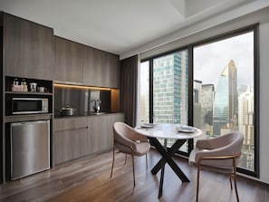 Private kitchenette - Sindhorn Midtown Hotel Bangkok, Vignette Collection by IHG (Bangkok)