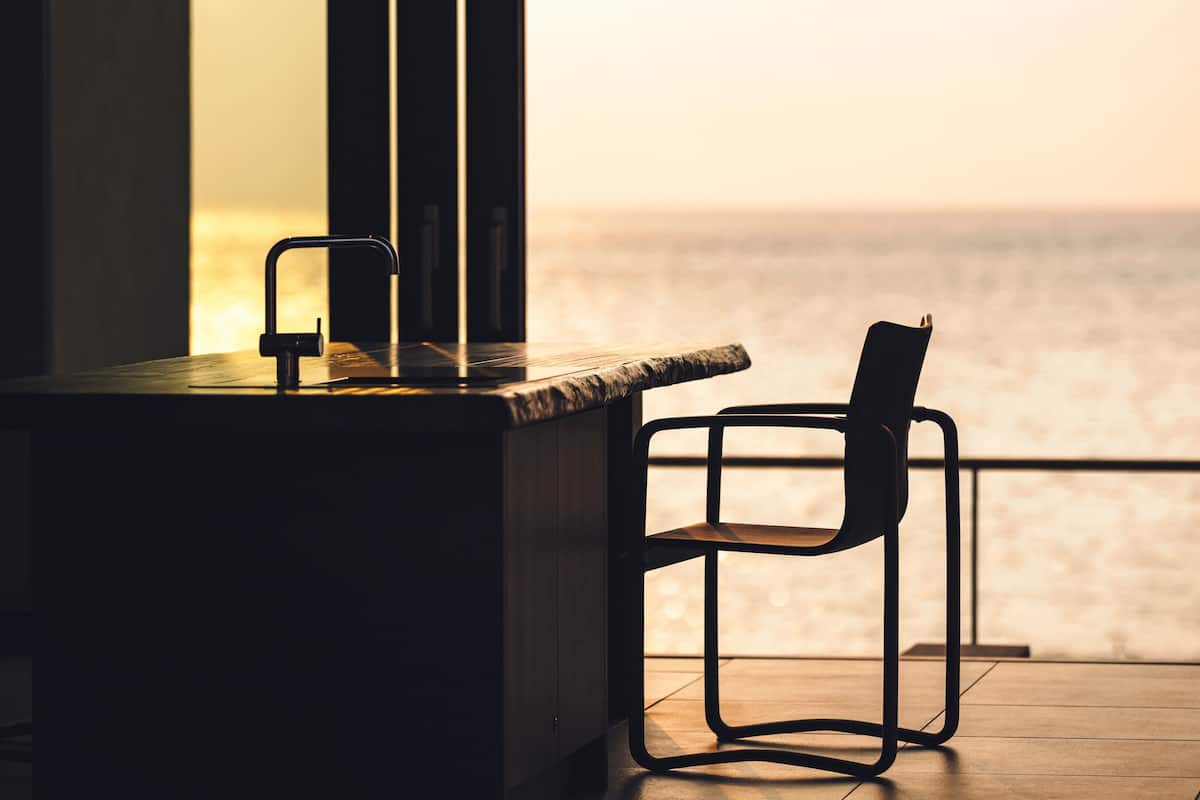 Dining | Breakfast and dinner served