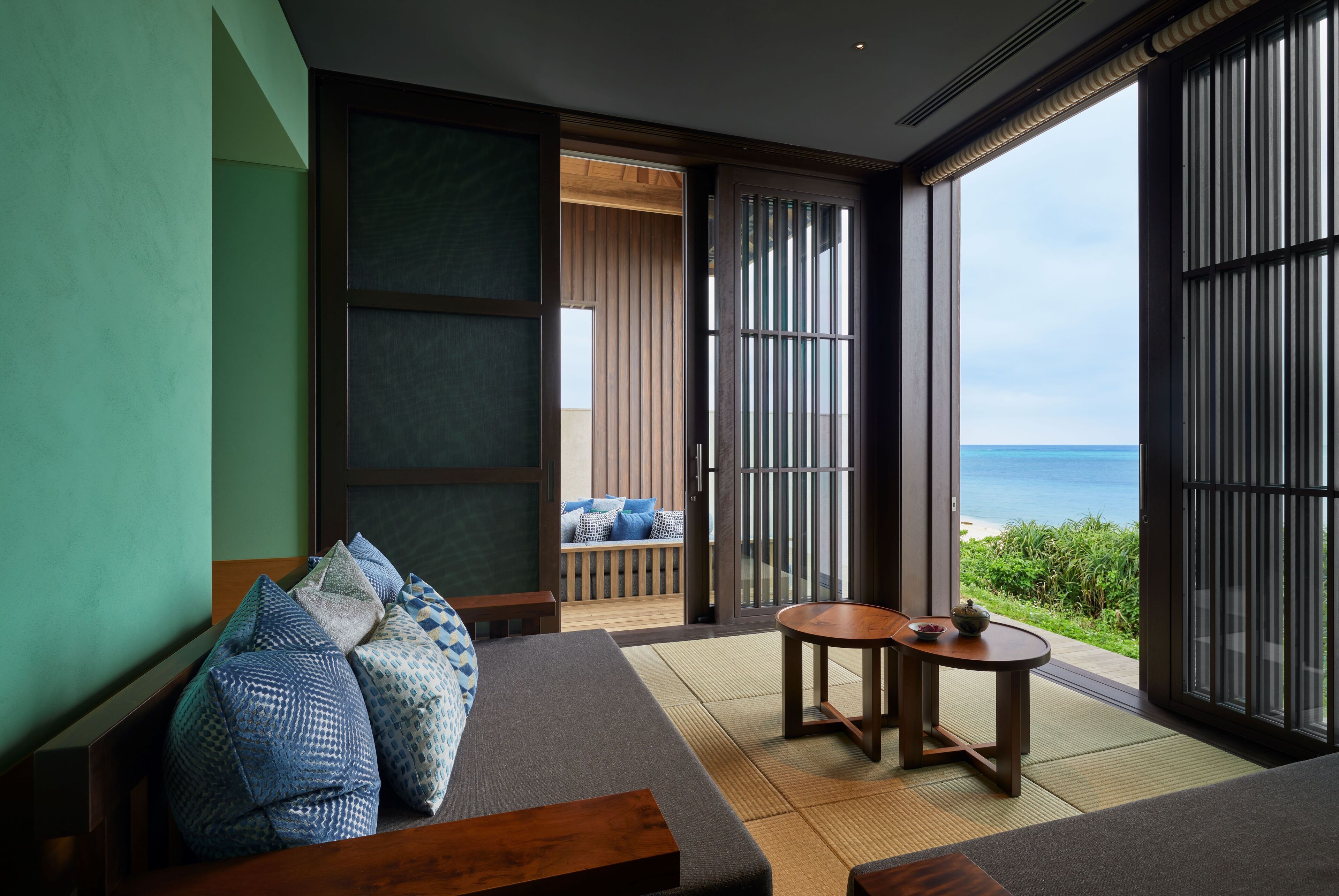 Suite Deluxe, varias camas, para no fumadores, vista al océano (Fushi, Oceanfront) | Minibar, caja de seguridad en la habitación, wifi gratis y ropa de cama 