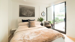 Căn hộ Executive | 2 phòng ngủ, nệm cao su hoạt tính (memory foam), bàn 