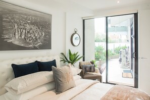 Executive Apartment | 2 bedrooms, memory foam beds, individually decorated - Richmond Oasis Apartments (Richmond)