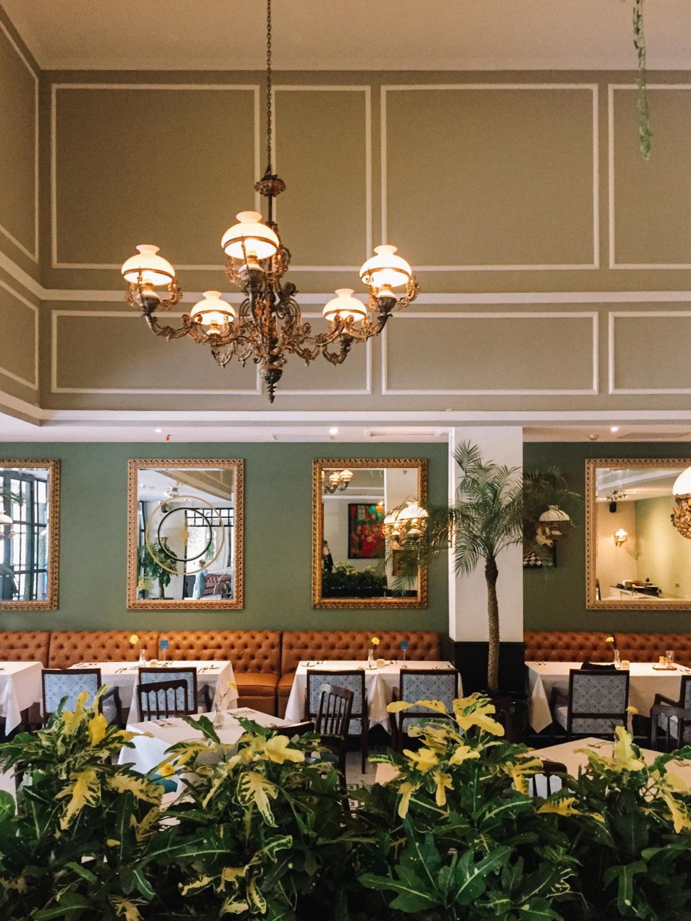 Sarapan, makan tengah hari dan makan malam dihidangkan 