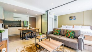 TV, Netflix, streaming services - 2BR The Valley Khaoyai by Nancy (Pakchong)