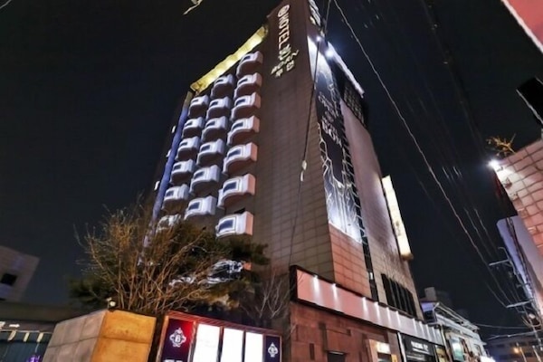 Front of property - evening/night