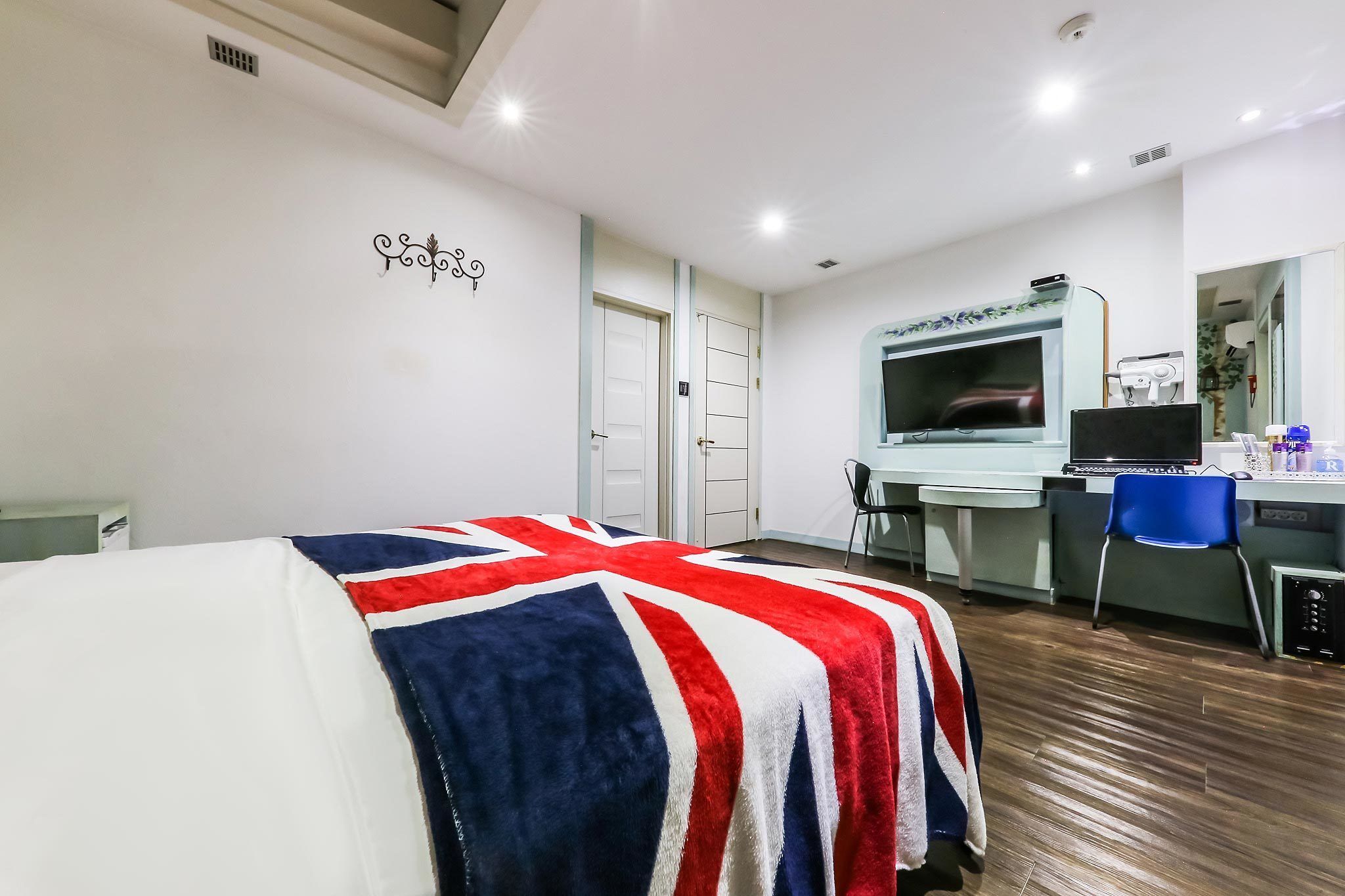 standard double room, smoking | 1 bedroom, individually decorated, individually furnished, free wifi