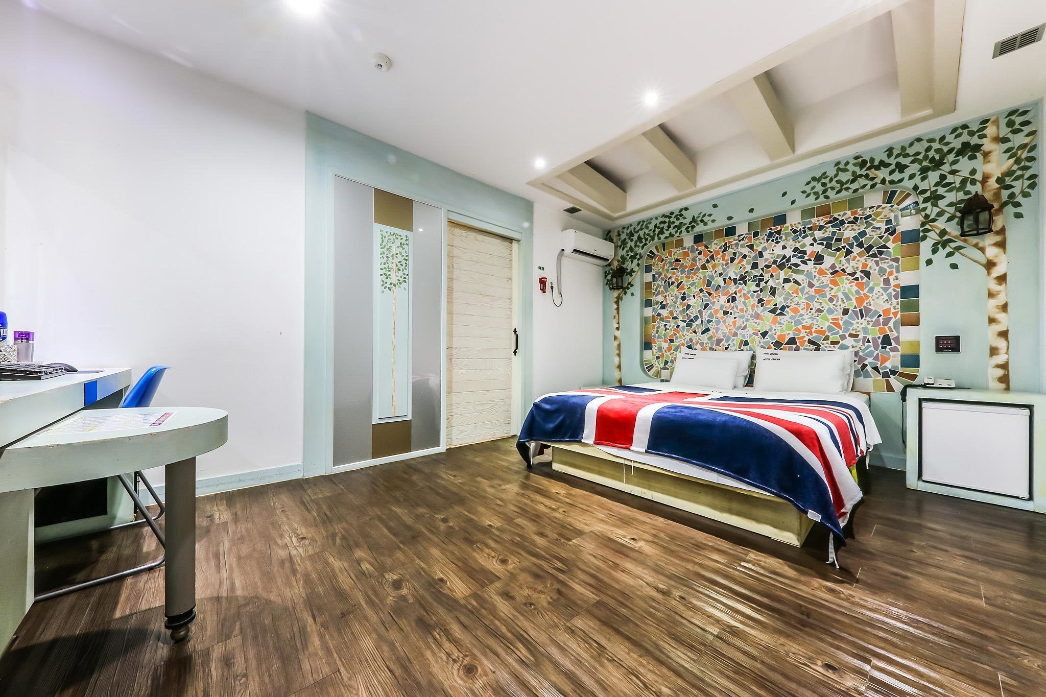 standard double room, smoking | 1 bedroom, individually decorated, individually furnished, free wifi