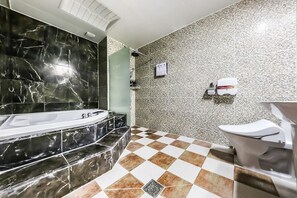 Deluxe Twin Room, Smoking | Bathroom | Combined shower/tub, deep soaking tub, free toiletries, hair dryer - Born Hotel Cheongju (Cheongju)