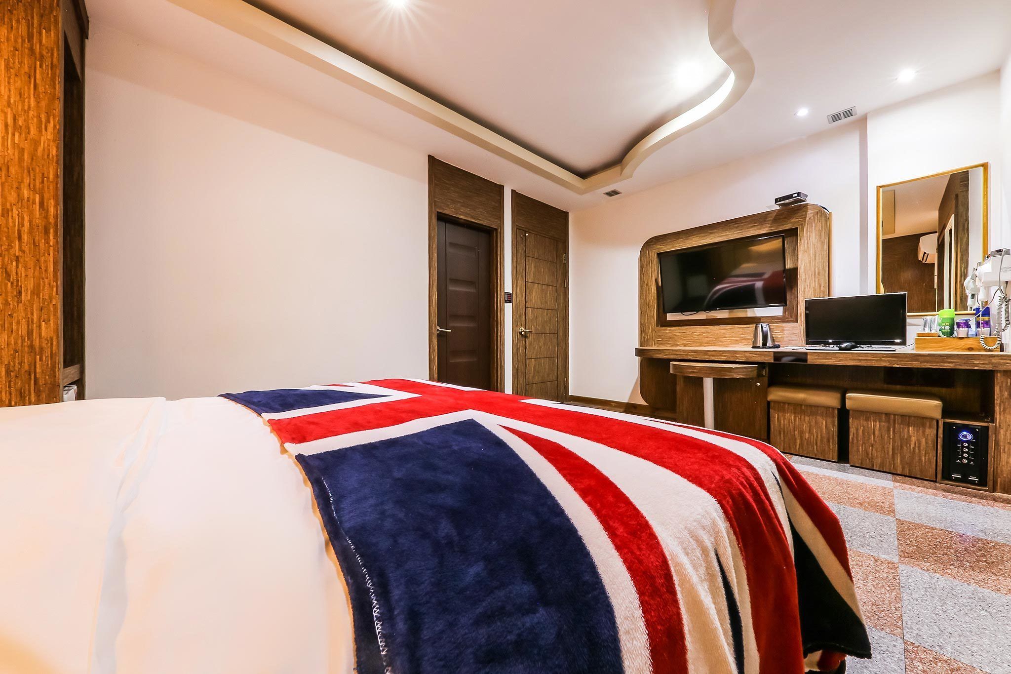 standard double room, smoking | 1 bedroom, individually decorated, individually furnished, free wifi