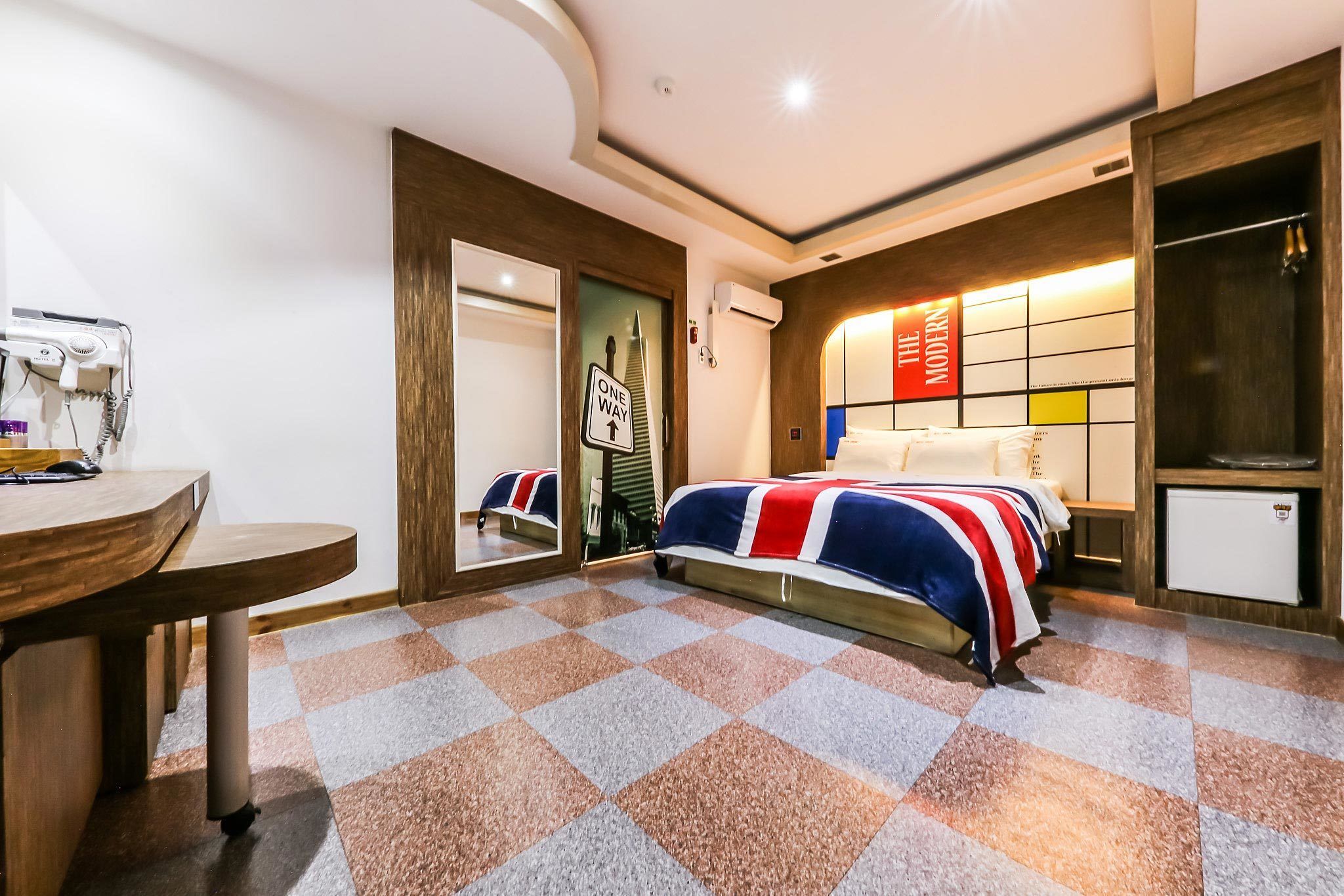 standard double room, smoking | 1 bedroom, individually decorated, individually furnished, free wifi