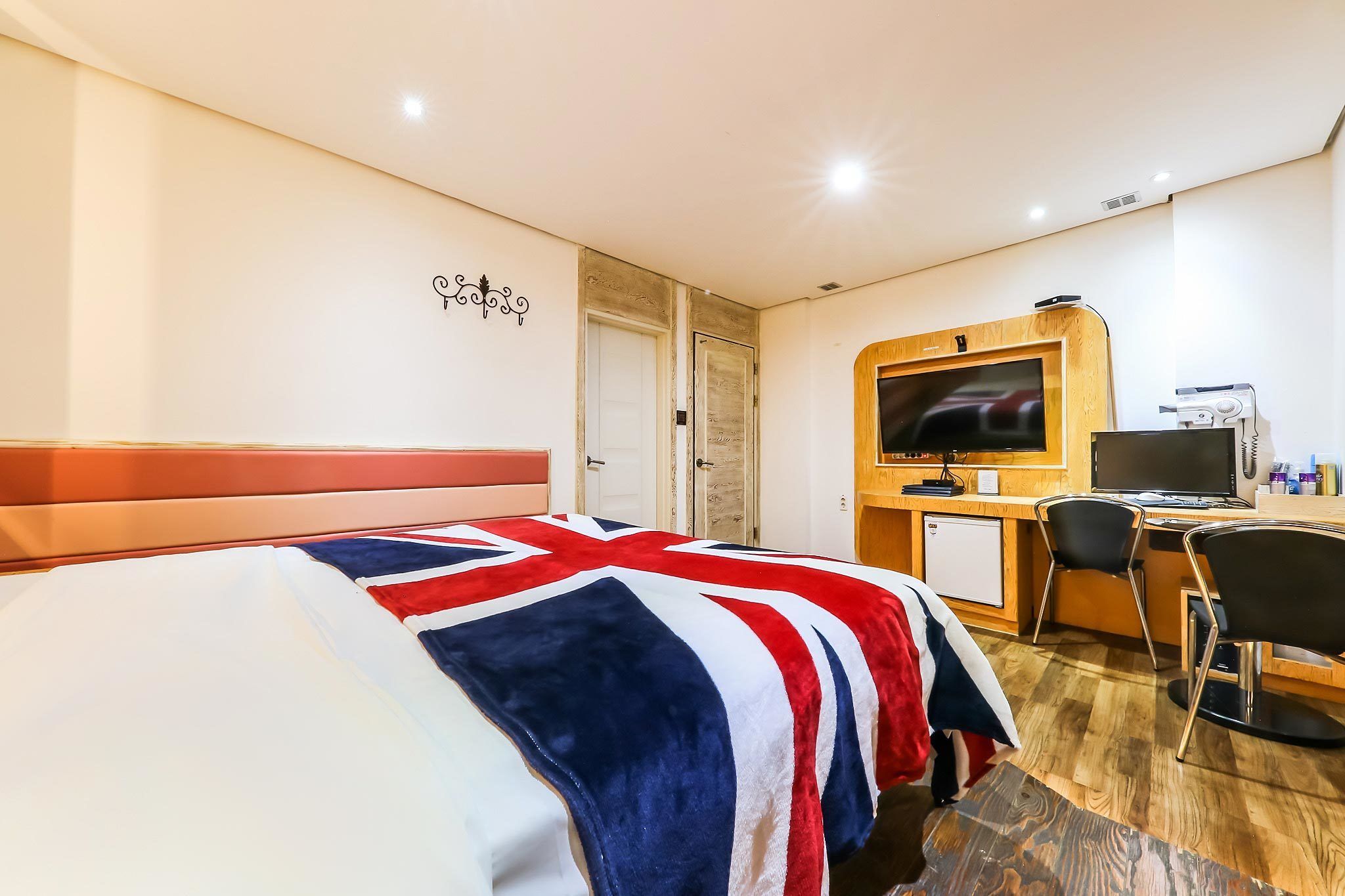 standard double room, smoking | 1 bedroom, individually decorated, individually furnished, free wifi