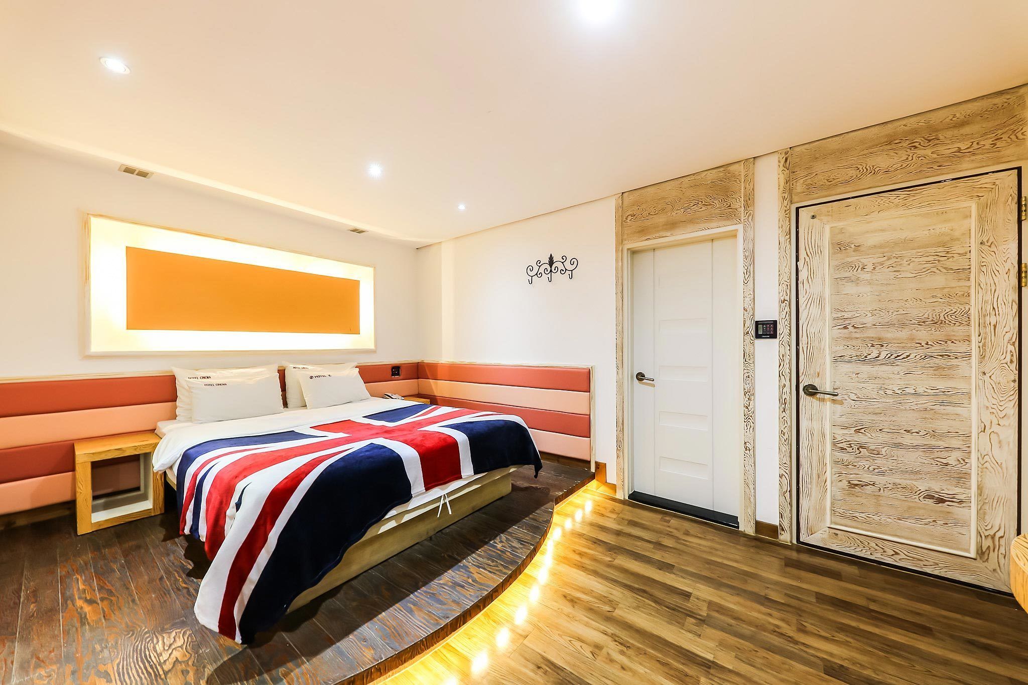 standard double room, smoking | 1 bedroom, individually decorated, individually furnished, free wifi