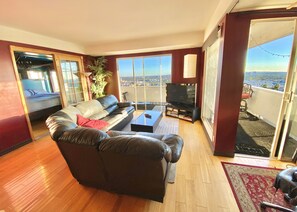 Living area - *VIEWS & Luxury* Valet, Heated pool, Full Spa, Gym ~ 1 Block from everything! (Los Angeles)