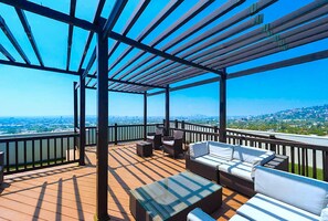 Terrace/patio - *VIEWS & Luxury* Valet, Heated pool, Full Spa, Gym ~ 1 Block from everything! (Los Angeles)