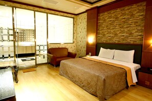 Habitación estándar doble | Escritorio, cortinas opacas, wifi gratis y ropa de cama