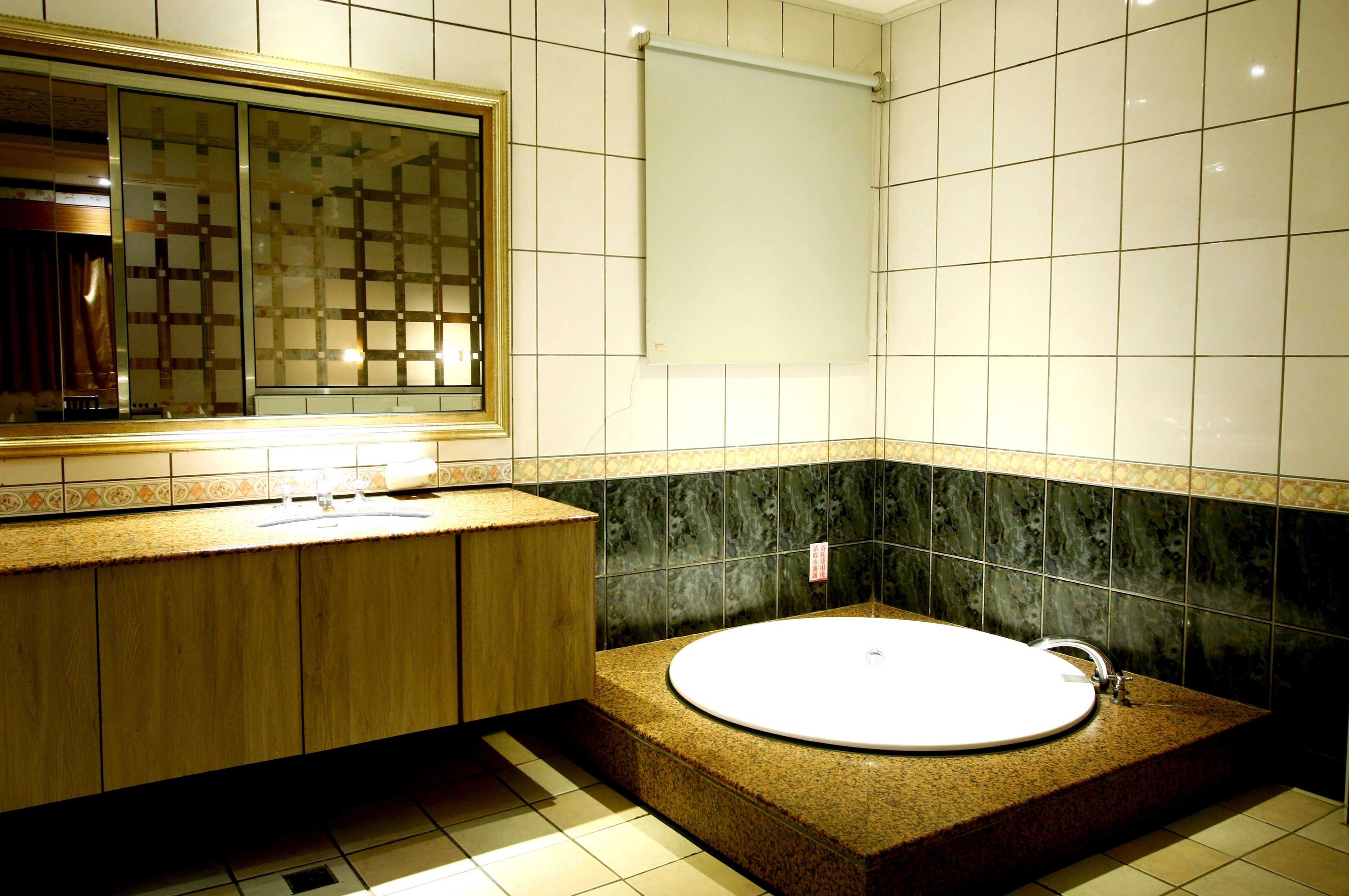 standard double room | bathroom | shower, free toiletries, hair dryer, slippers