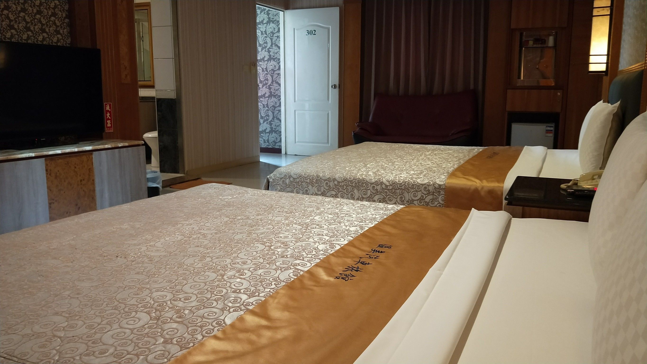 business quadruple room | desk, blackout curtains, free wifi, bed sheets