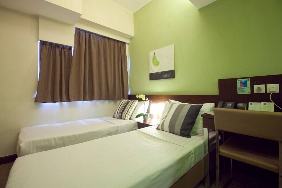 Standard Twin Room | Desk, iron/ironing board (on request), WiFi (free), bed sheets