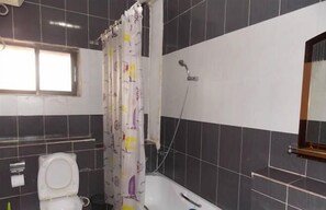 Shower, free toiletries, towels
