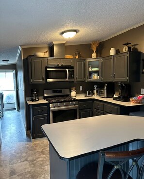 Kitchen w new air fryer 12/23