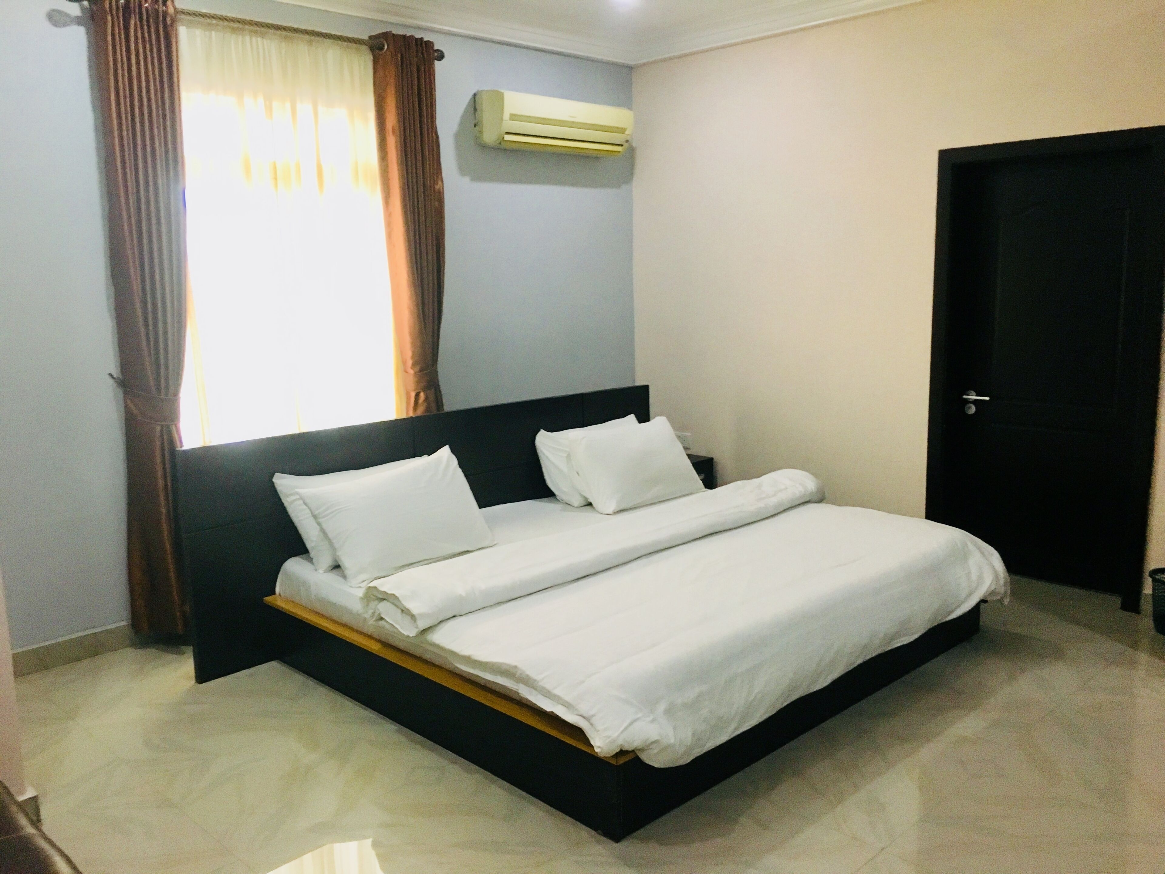 Wifi gratis y ropa de cama