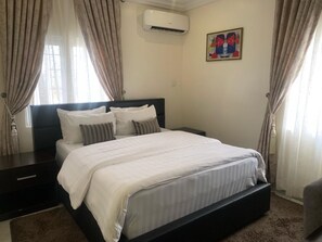 Family Apartment, 3 Bedrooms | Premium bedding, in-room safe, individually decorated - Tennys Place Apartments GARKI (Abuja)