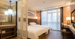 Superior-Zweibettzimmer | Individuell dekoriert, individuell eingerichtet, Schreibtisch