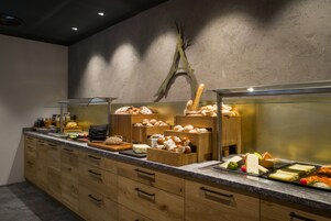 Buffet déjeuner gratuit tous les jours