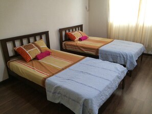 4 bedrooms, free WiFi, bed sheets