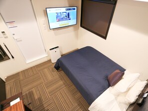 Desk, blackout drapes, free WiFi, bed sheets - Hotel Livemax Nihonbashi-ningyocho (Tokyo)