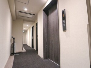 Hallway - Hotel Livemax Nihonbashi-ningyocho (Tokyo)