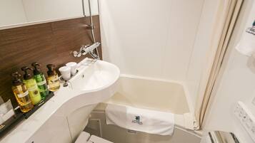 Combined shower/tub, free toiletries, hair dryer, slippers